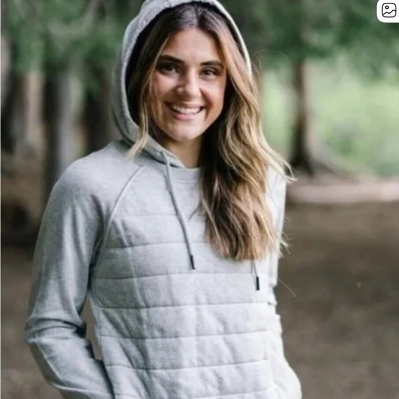ZYIA Tops - ZYIA Quilted Hooded Sweatshirt in Light Gray